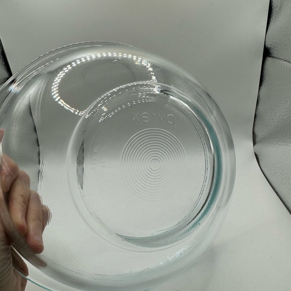 Pyrex Blue Tinted 1.5 QT Mixing Bowl - Picture 4 of 5